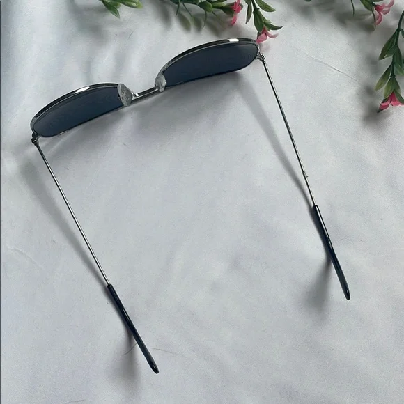 Classic Aviator Sunglasses - Picture 3 of 5
